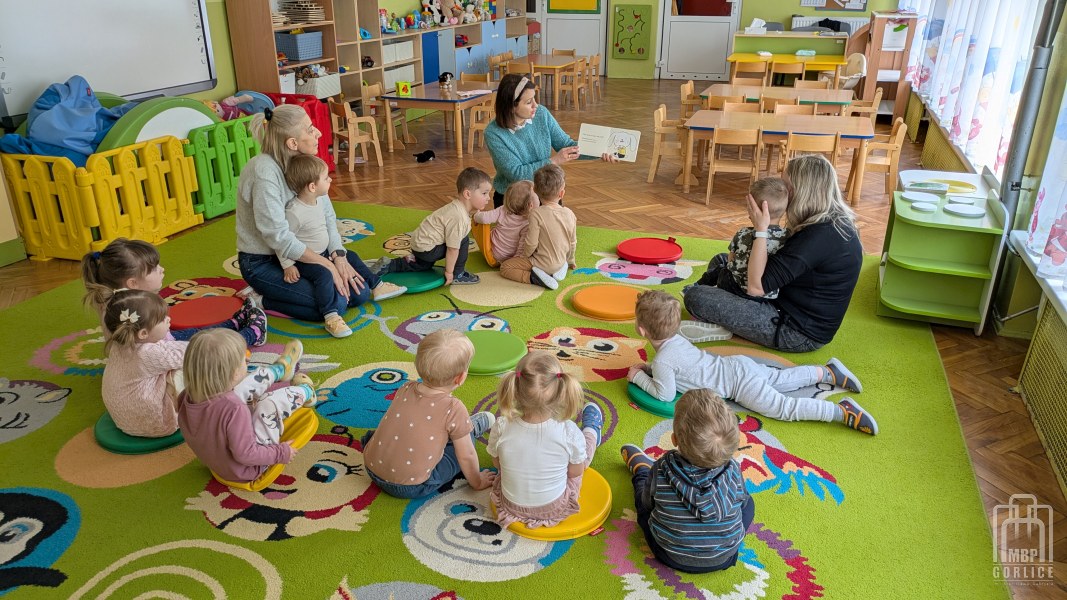 Biblioteka Gorlice, Maluszki słuchają historii o króliczku